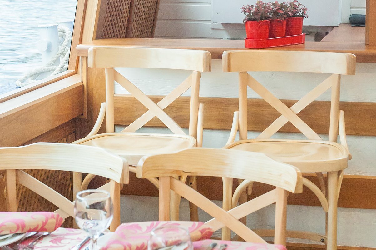Теплоход «Афродита» — палуба и салон, прокат с капитаном