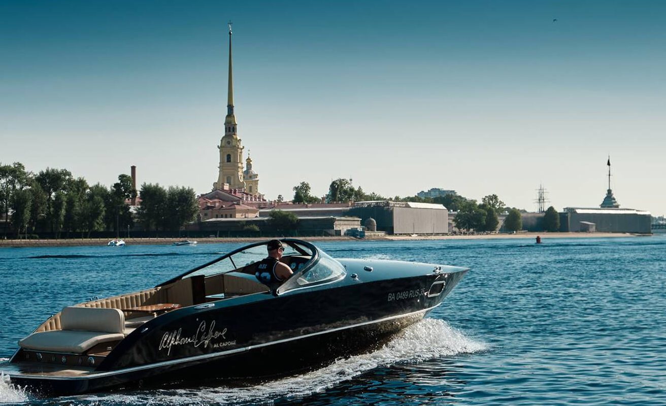 Прокат катера «Аль Капоне» на закате в СПб