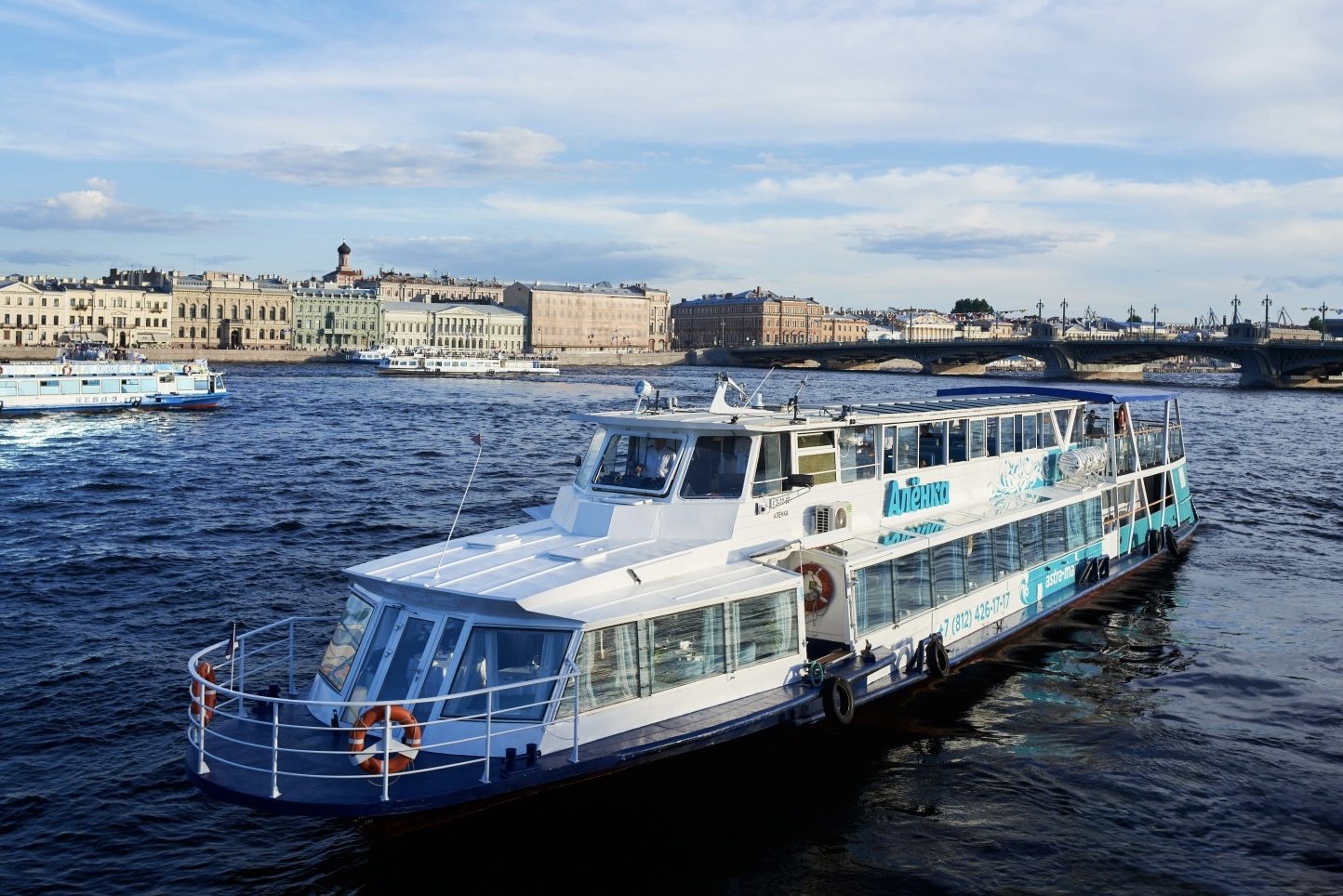 Теплоход Аленка