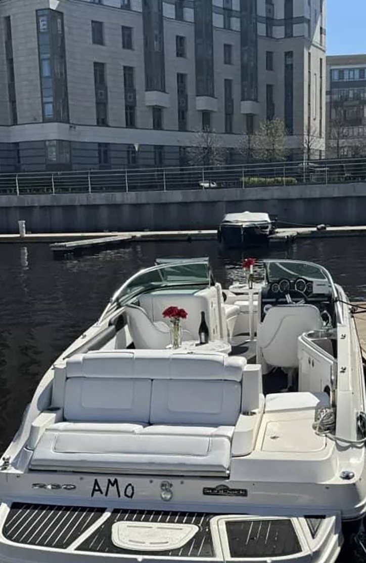 Катер «АМО Сиа Рей 260» — швартовка у набережной