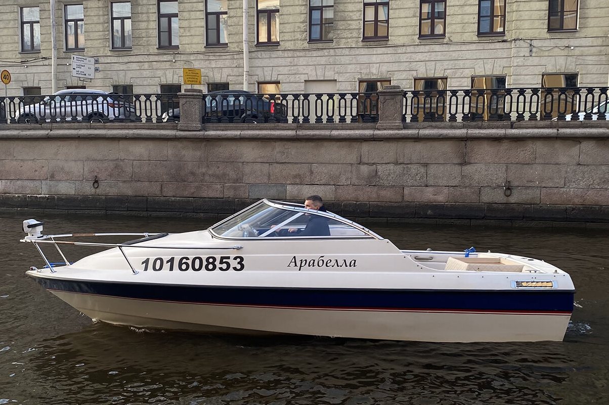 Снять катер «Арабелла» на час в Санкт-Петербурге