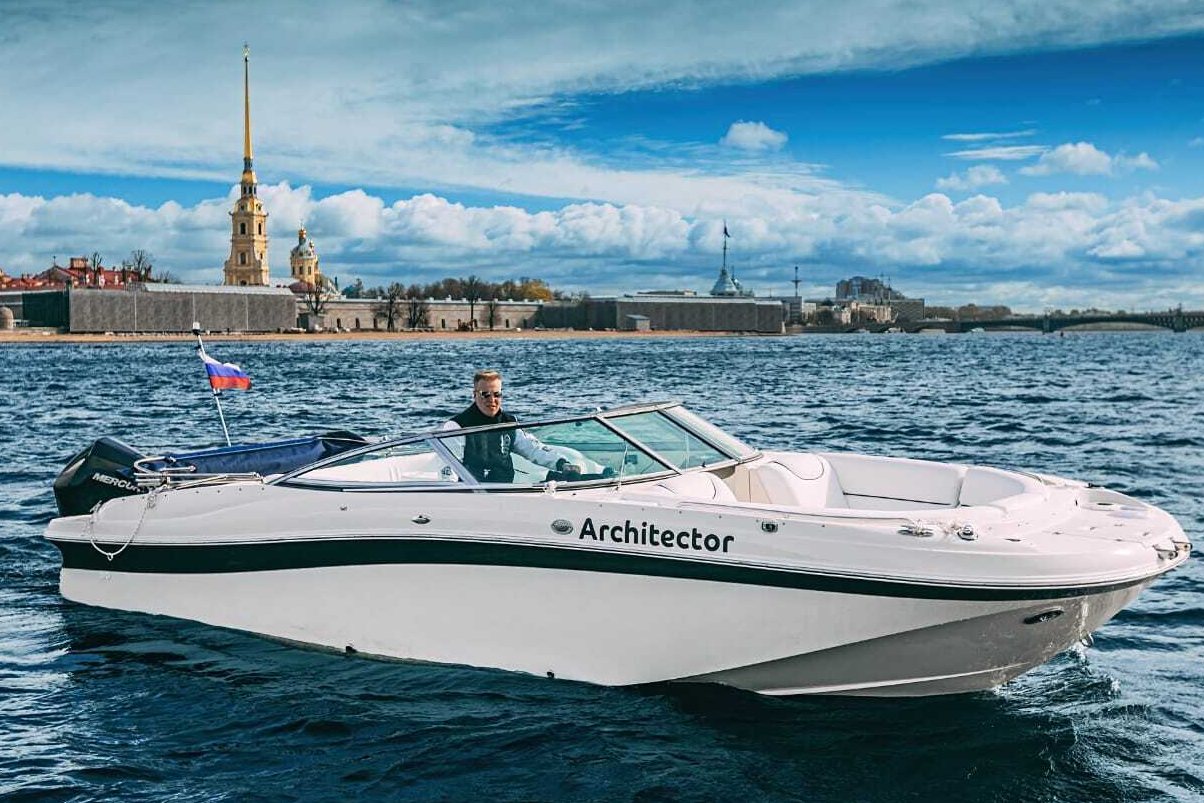 Прокат катера «Архитектор» в Петербурге — водная прогулка