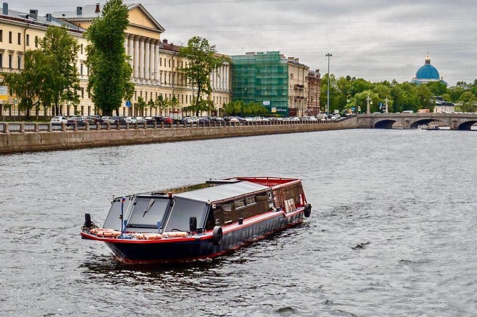 Теплоход «Ария» у причала — прокат в СПб
