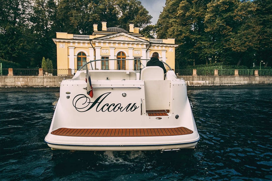 Катер «Ассоль» у причала — прокат в СПб — фото 14