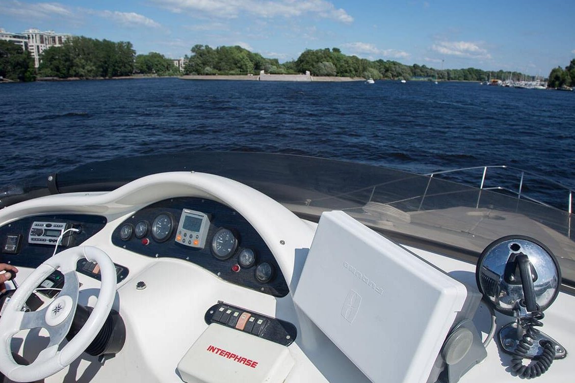 Прогулка по рекам на яхте «Азимут 46 / Azimut 46»