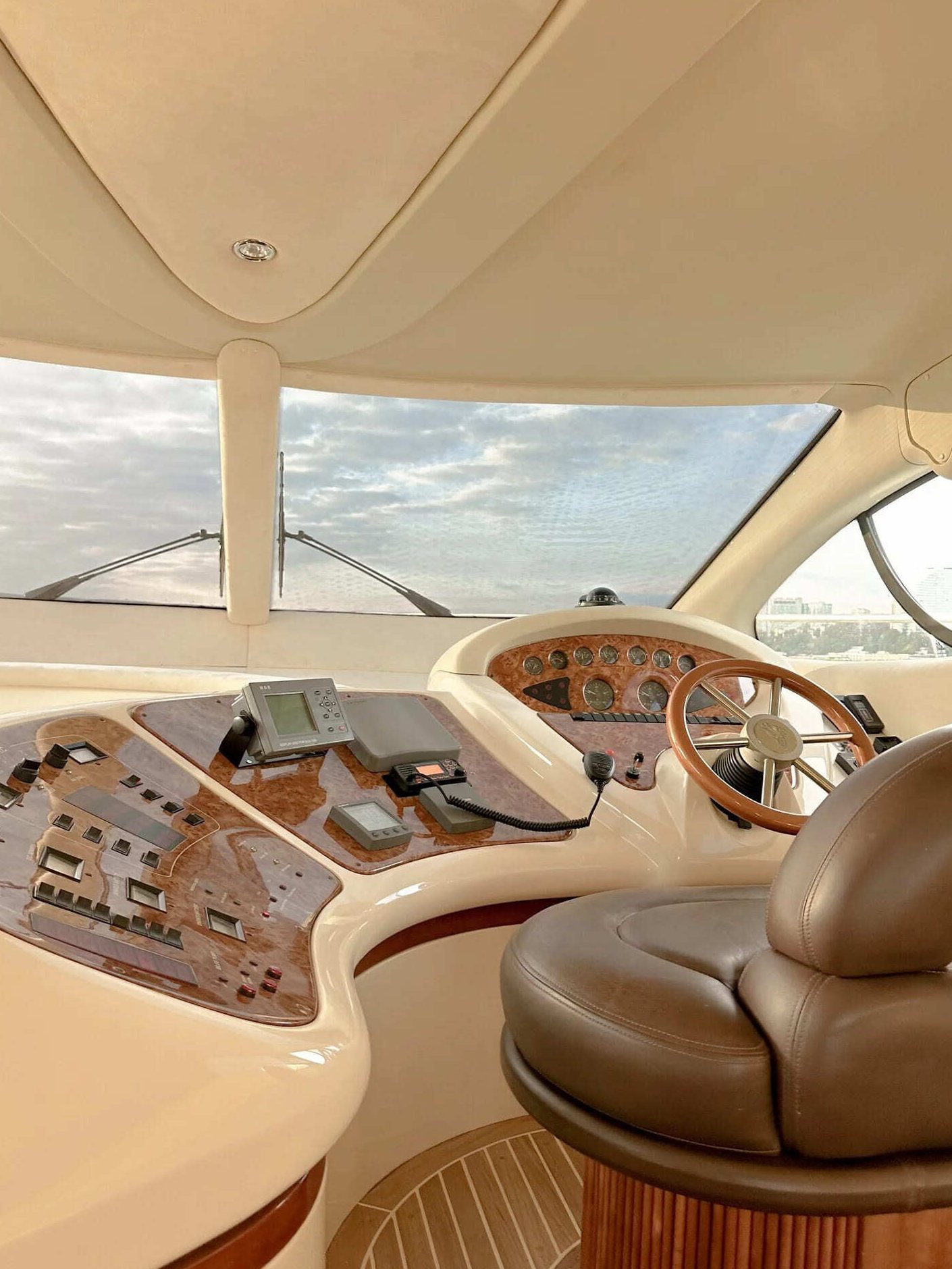 Яхта «Азимут 46 / Azimut 46» — фото борта, аренда без посредников