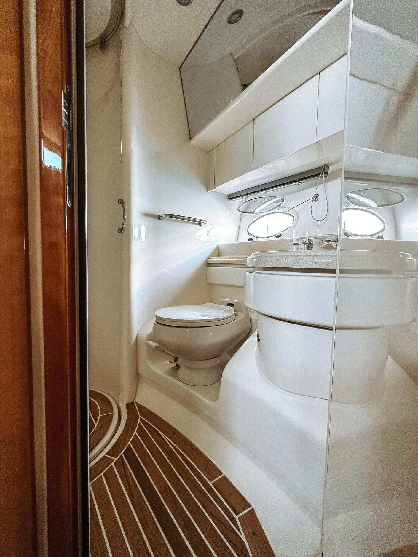 Снять яхту «Азимут 46 / Azimut 46» на час в Санкт-Петербурге — фото 15