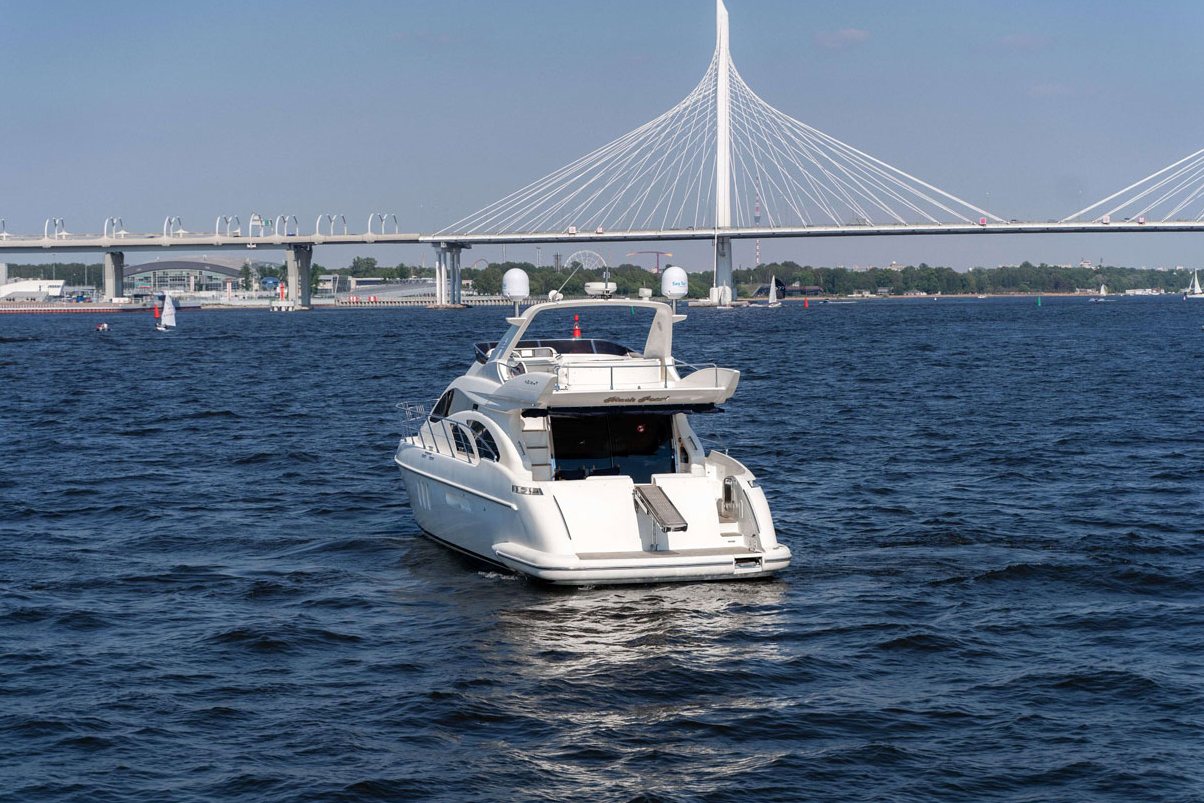 Снять яхту «Азимут 55 / Azimut 55» на час в Санкт-Петербурге — фото 15