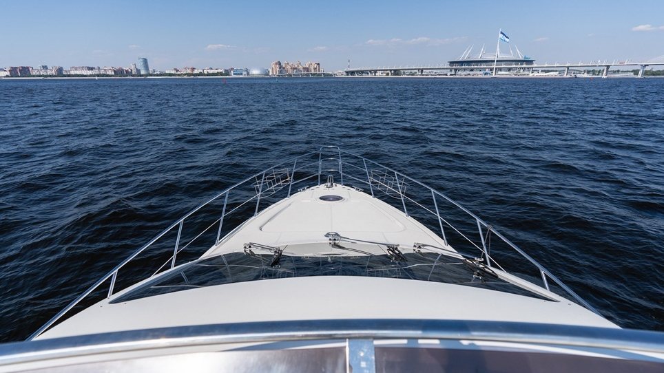 Водная экскурсия на яхте «Азимут 55 / Azimut 55» — Северная Венеция
