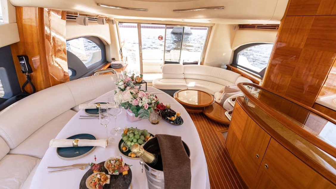 Яхта «Азимут 55 / Azimut 55» — фото борта, аренда без посредников