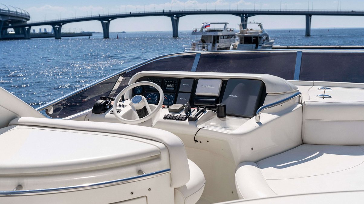 Яхта «Азимут 55 / Azimut 55» — палуба и салон, прокат с капитаном