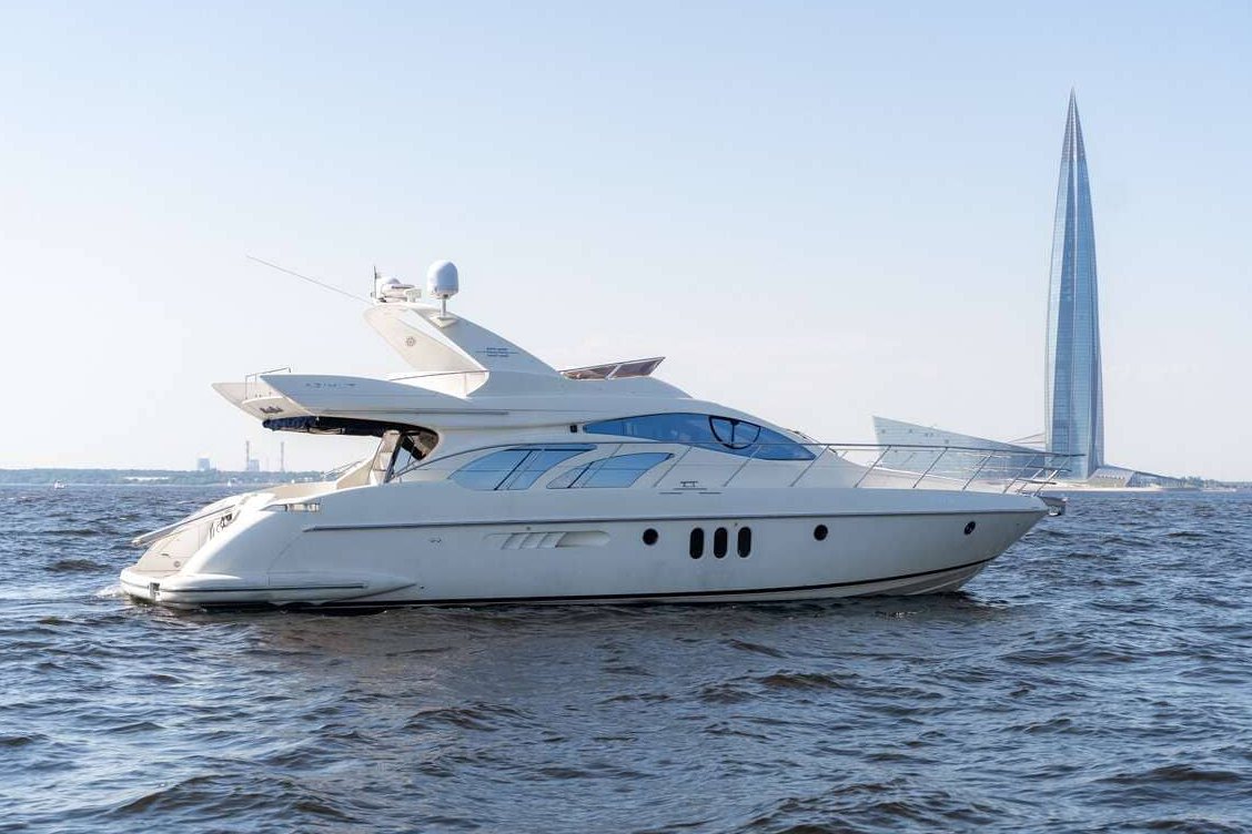 Яхта «Азимут 55 / Azimut 55» у причала — прокат в СПб — фото 14