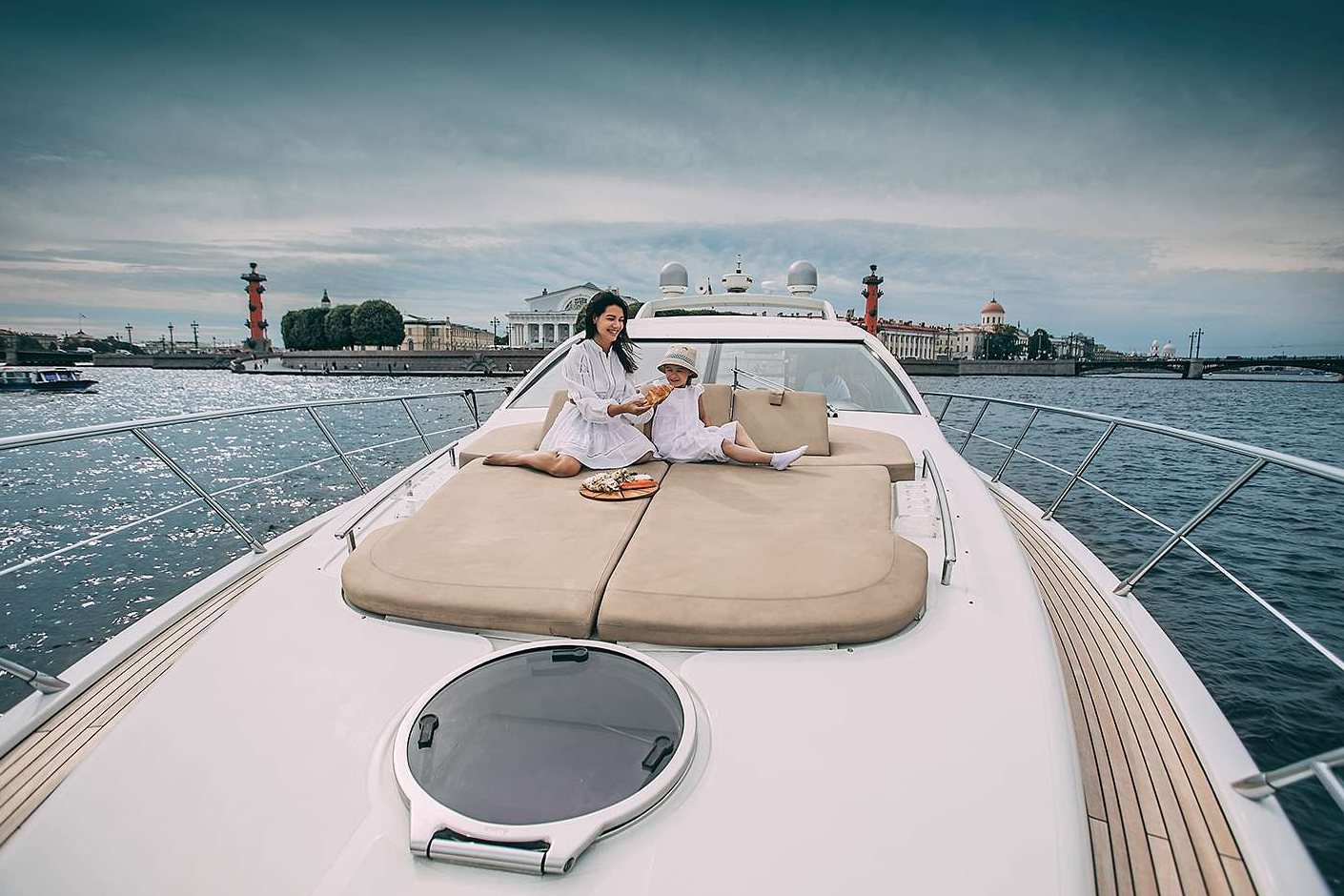 Снять яхту «Azimut 62» на час в Санкт-Петербурге