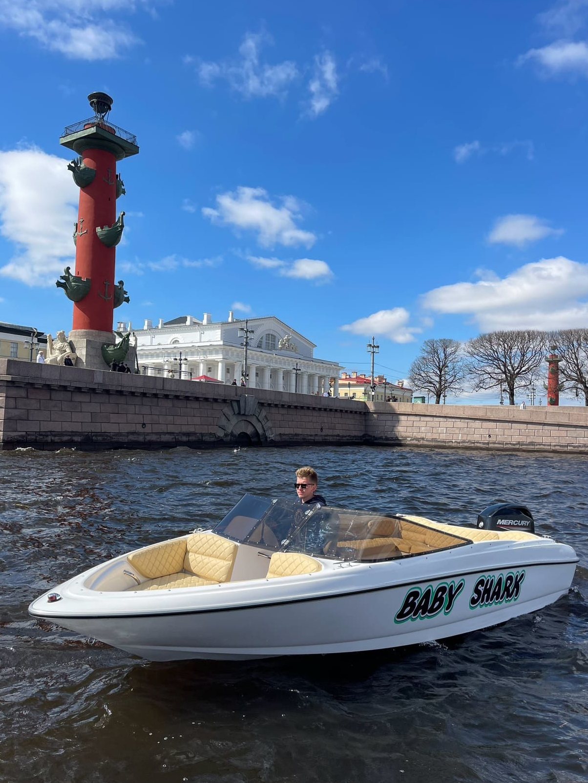 Катер «Бейби шарк / Baby Shark» — фото борта, аренда без посредников
