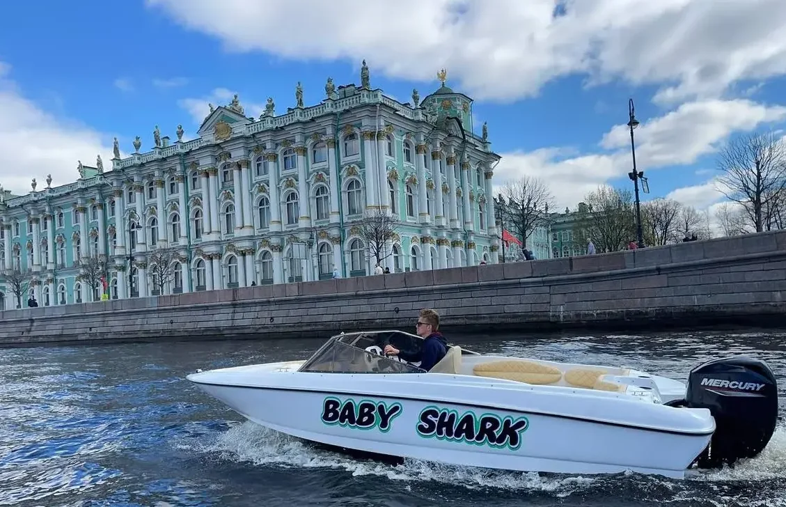 Речная прогулка на катере «Бейби шарк / Baby Shark» мимо достопримечательностей