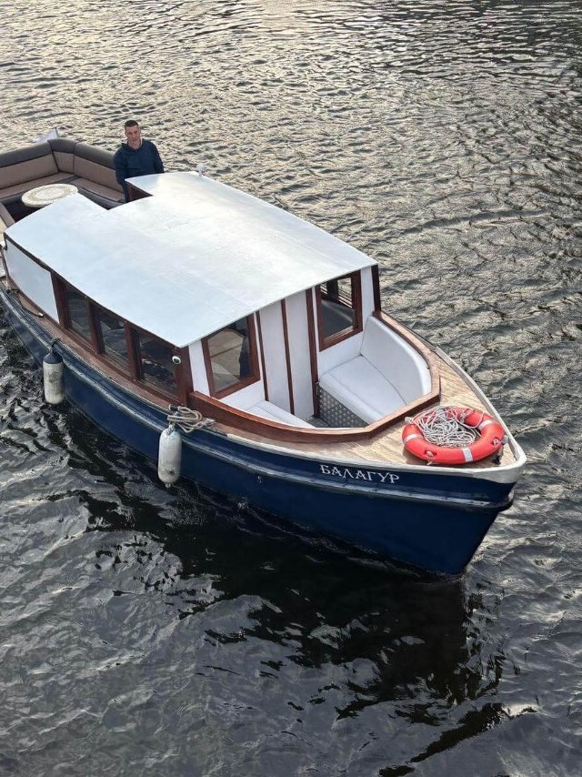 Прокат катера «Балагур» в Петербурге — водная прогулка