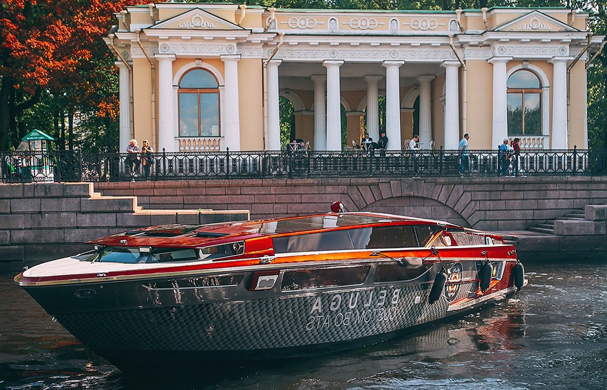 Яхта «Белуга» идёт по каналам Петербурга — фото 16