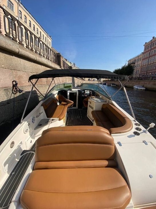 Водная экскурсия на катере «Бикини Босс / Bikini Boss» — Северная Венеция