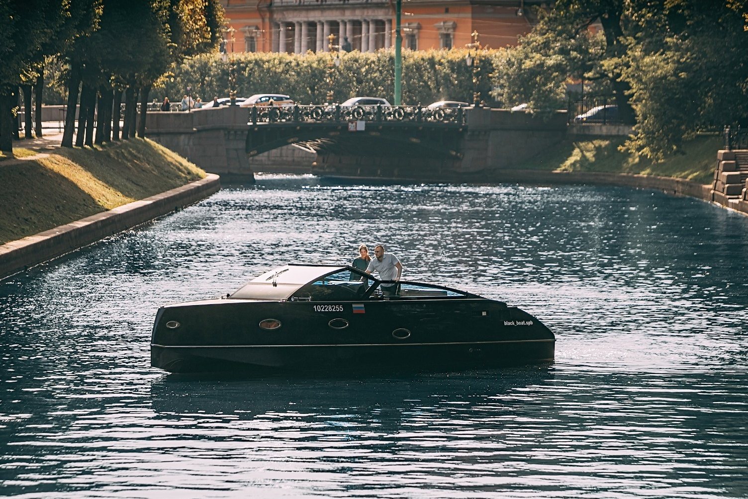 Прогулка по рекам на катере «Блэк Боат / Black Boat»
