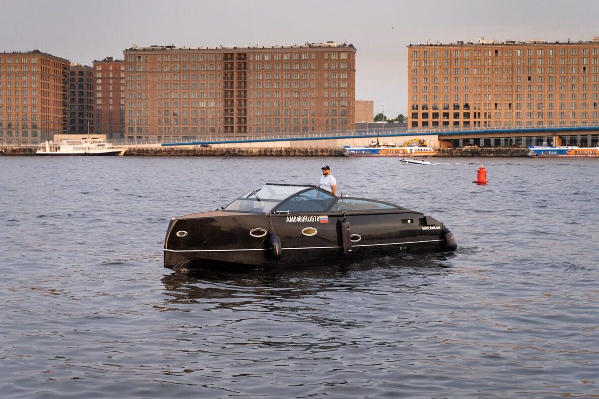 Катер «Блэк Боат / Black Boat» идёт по каналам Петербурга — фото 16