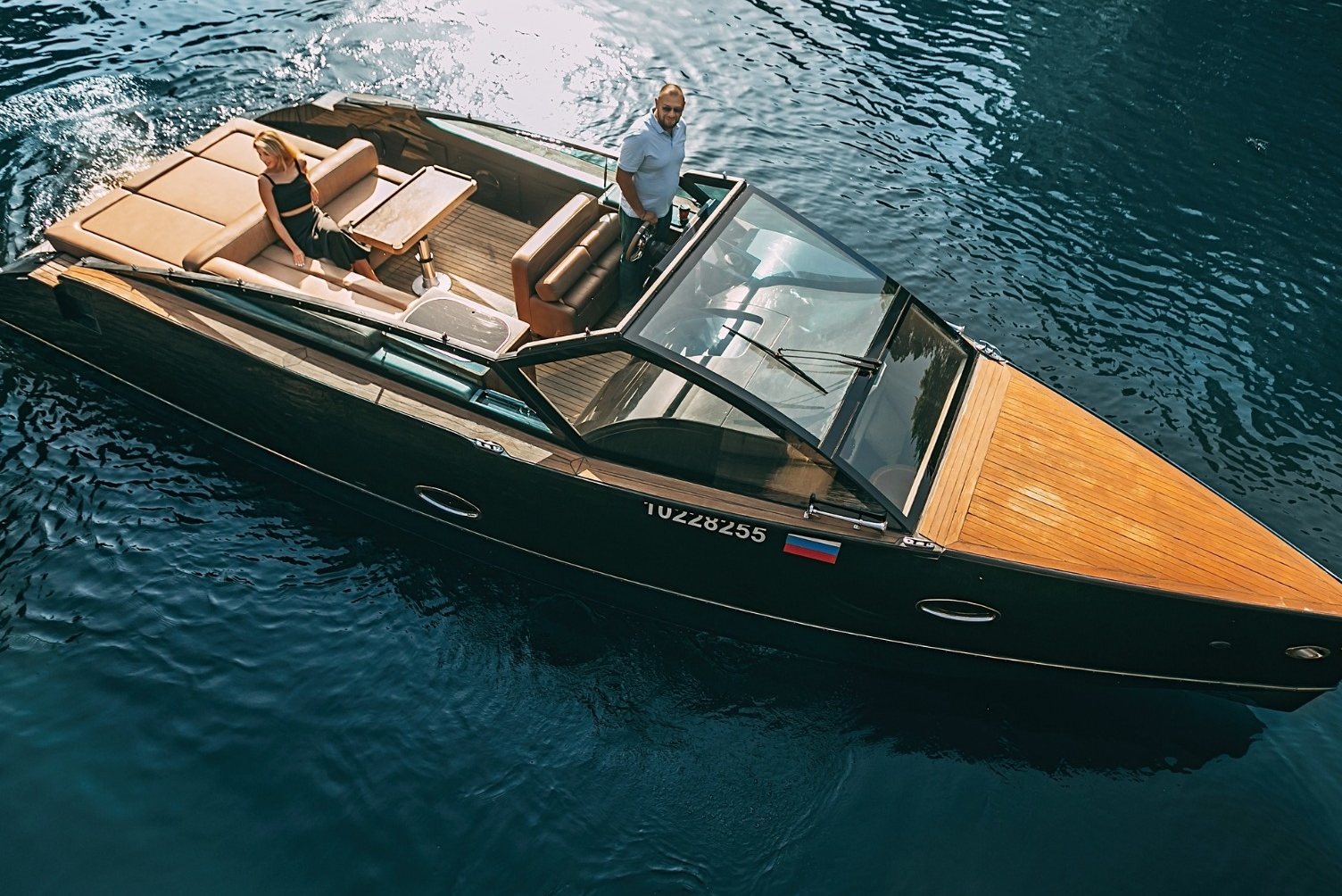 Прокат катера «Блэк Боат / Black Boat» в Петербурге — водная прогулка