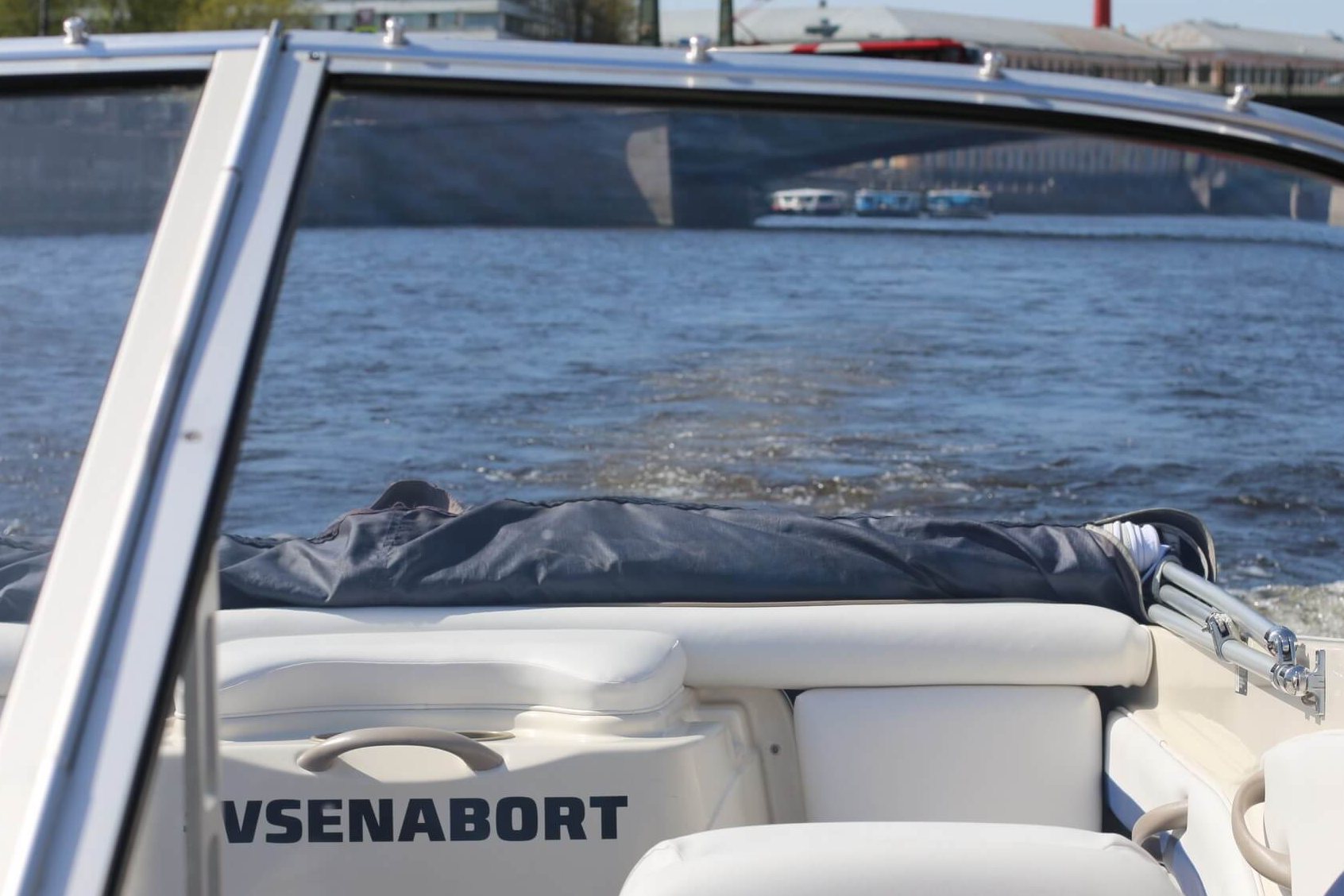 Катер «Борт №1» — швартовка у набережной