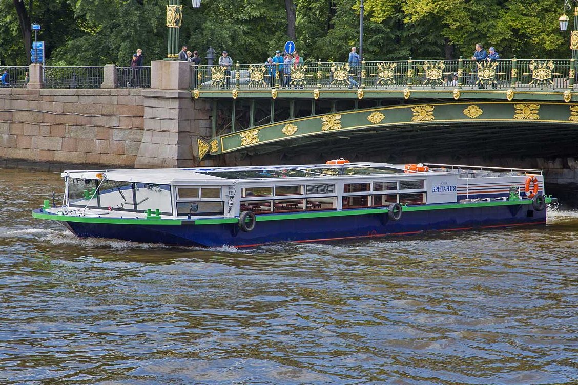 Прокат теплохода «Британия» в Петербурге — водная прогулка