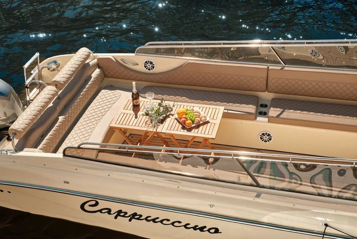 Катер «Капучино (Cappuccino)» у причала — прокат в СПб — фото 14