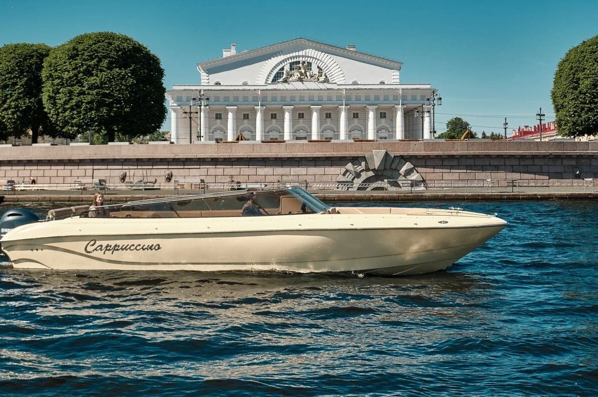 Катер «Капучино (Cappuccino)» у причала — прокат в СПб