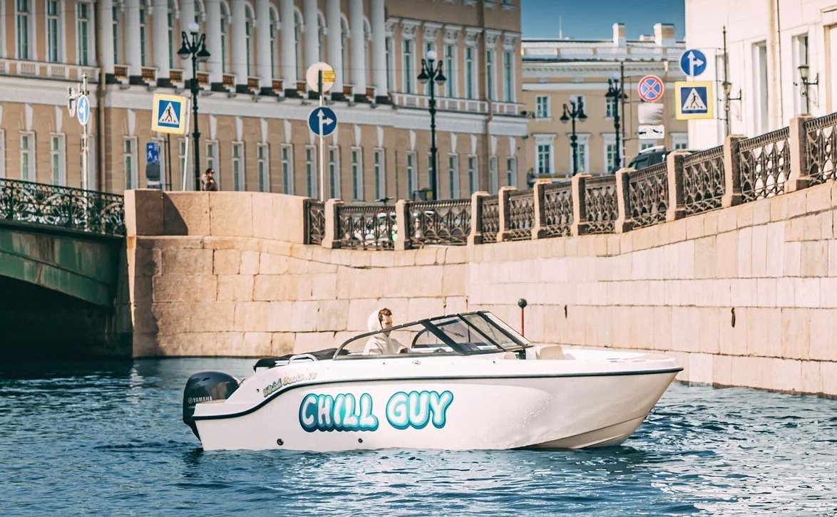 Катер «Чилл Гай / Chill Guy» у причала — прокат в СПб — фото 14