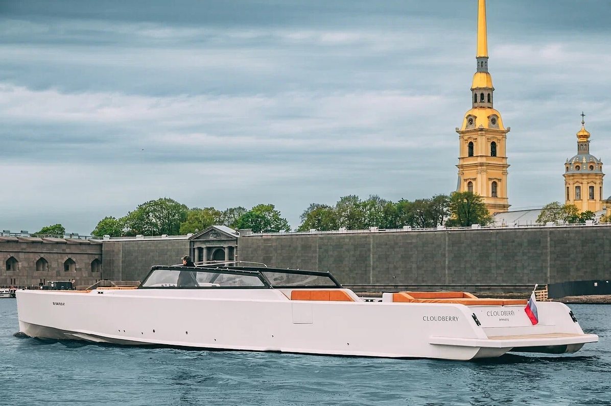 Снять яхту «Клаудберри / Морошка» на час в Санкт-Петербурге — фото 15