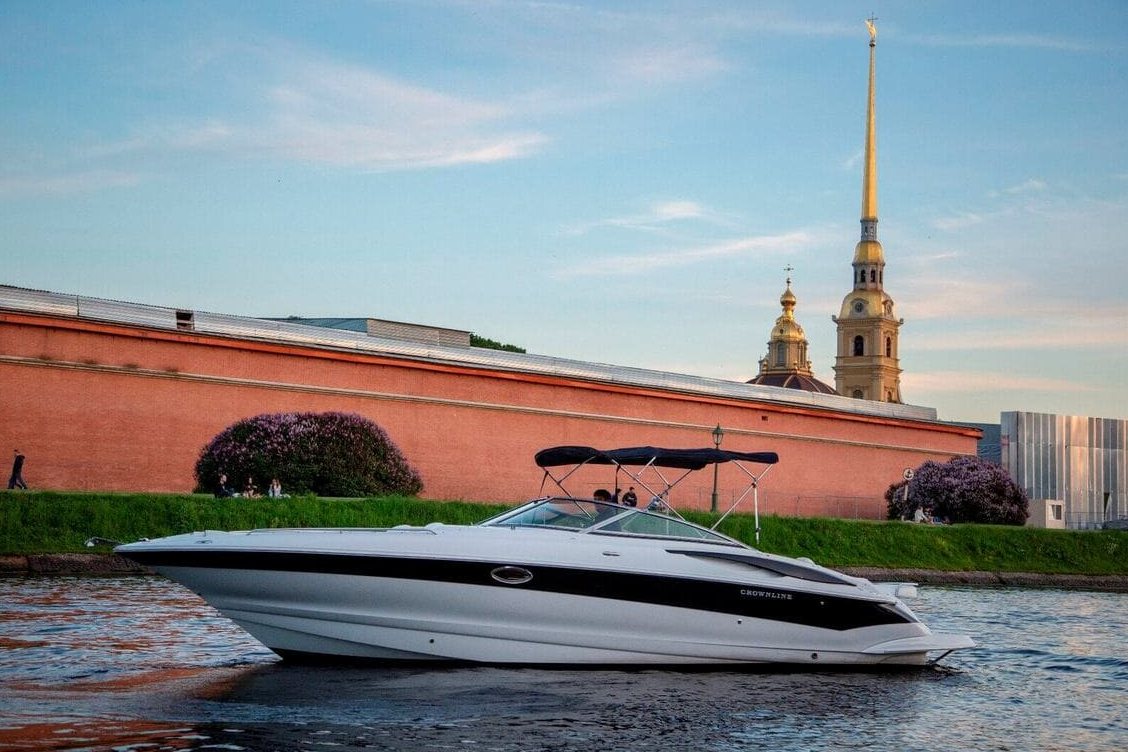 Прогулка по рекам на катере «Кроунлайн»