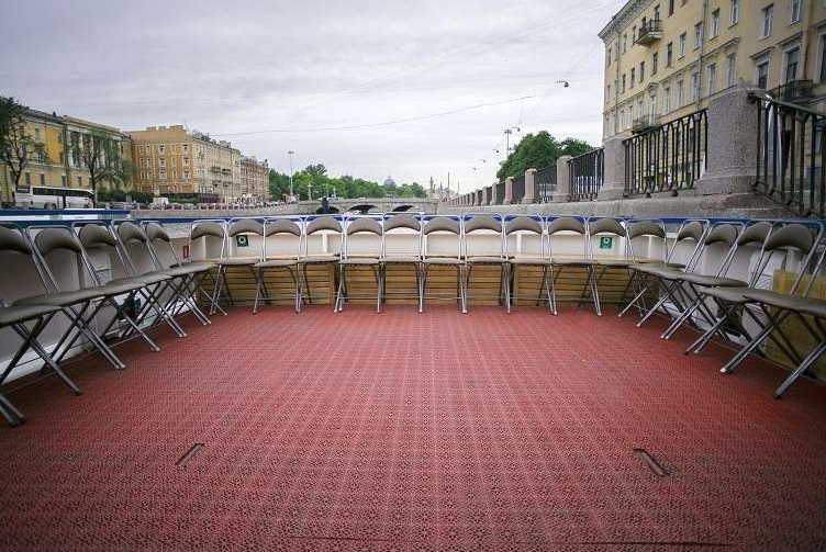 Прокат теплохода «Де Марко» на закате в СПб