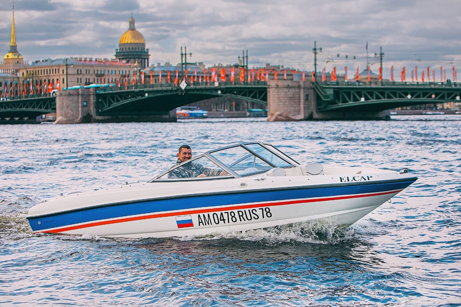 Прокат катера «Элькап» на закате в СПб