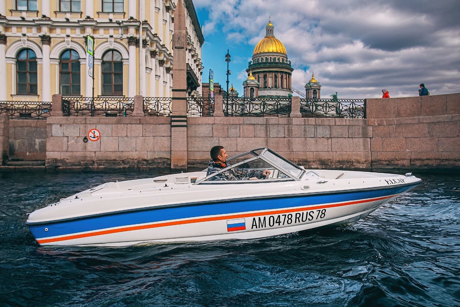 Катер «Элькап» у причала — прокат в СПб