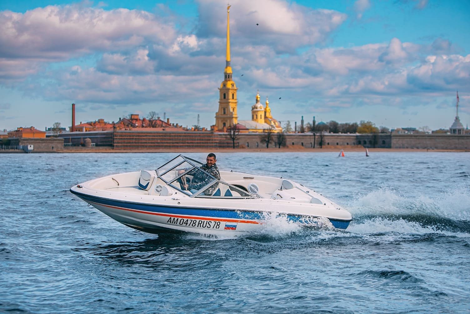 Снять катер «Элькап» на час в Санкт-Петербурге
