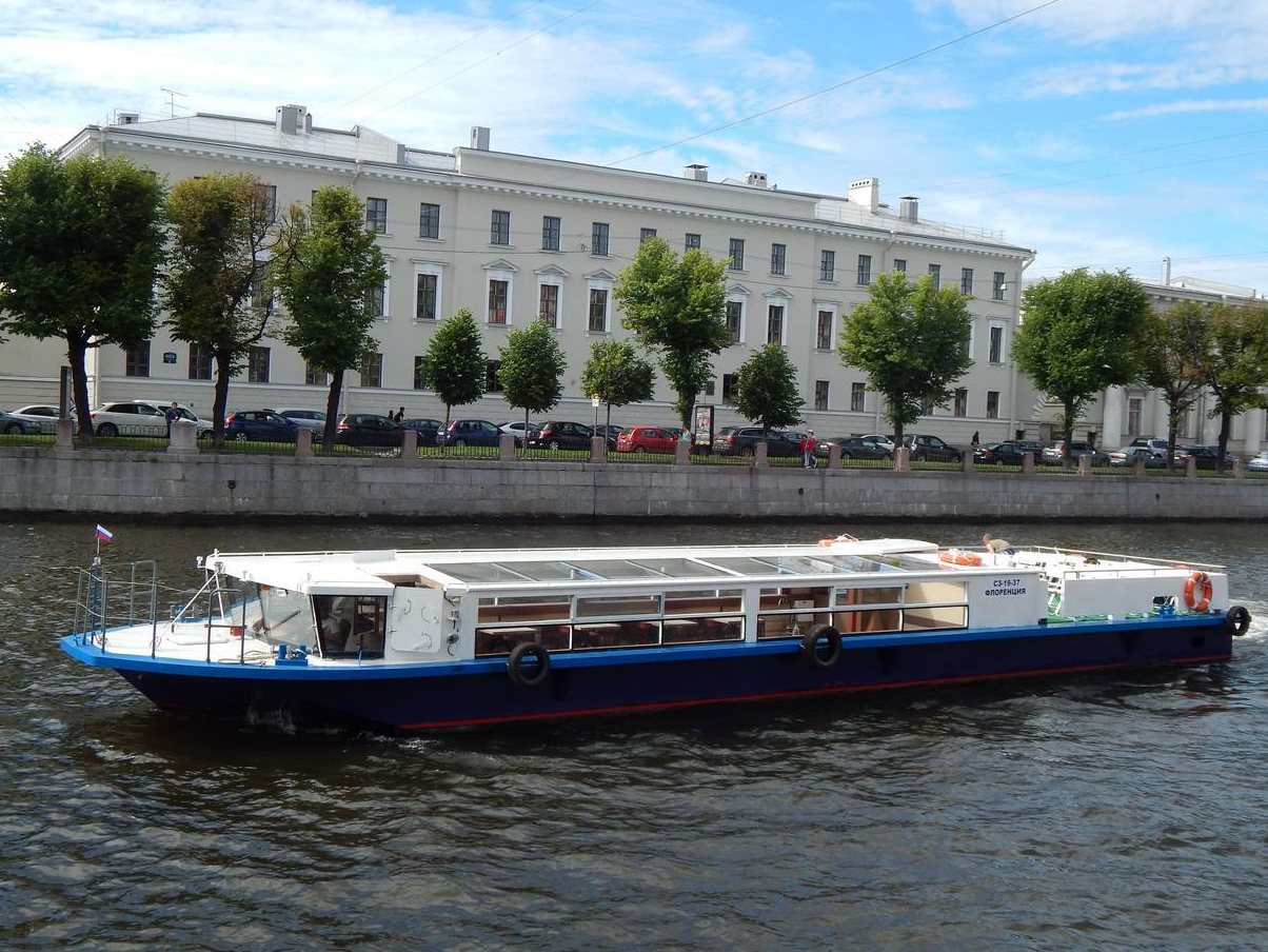 Аренда теплохода в Санкт-Петербурге — Фарватер