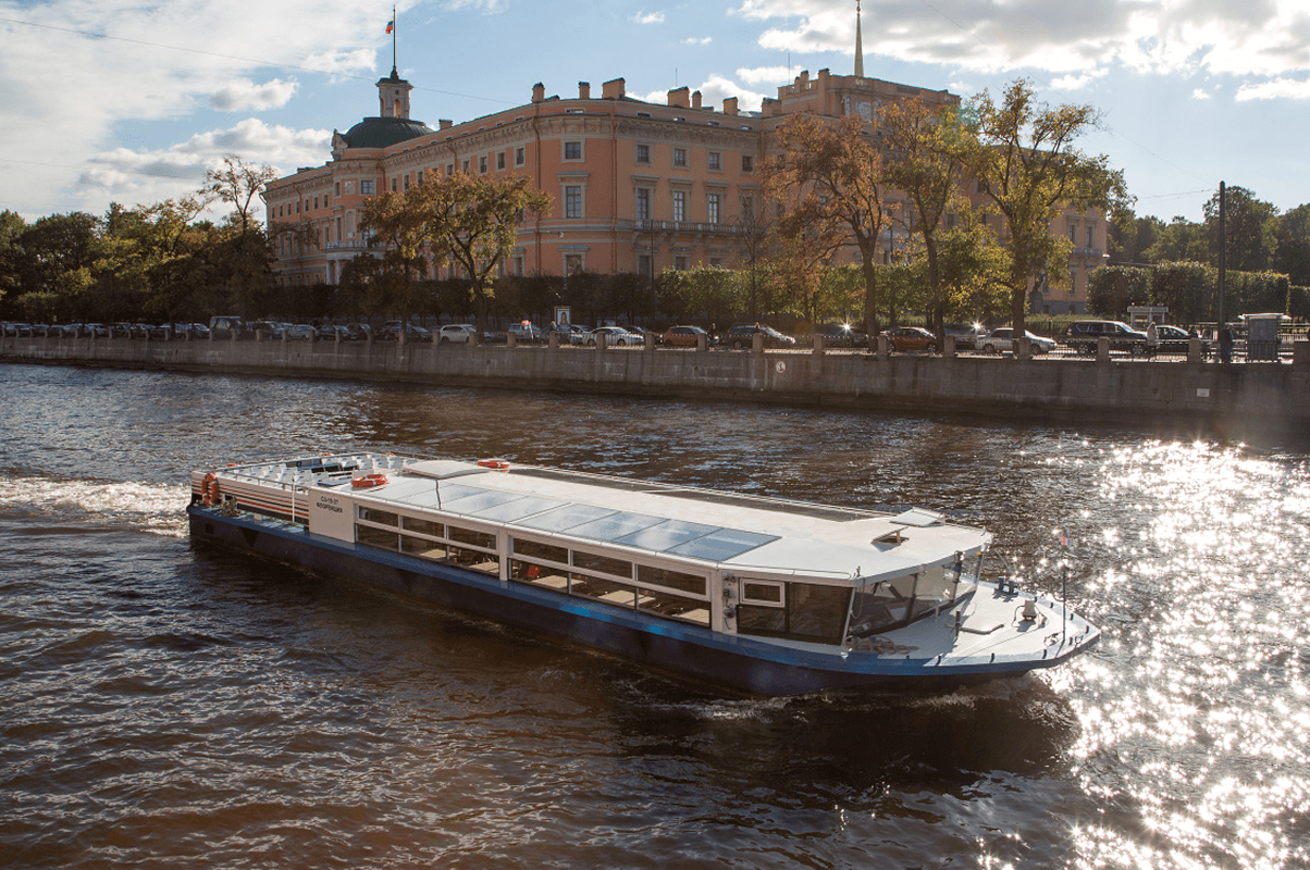 Теплоход «Флоренция» у причала — прокат в СПб