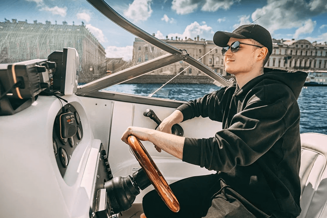 Снять катер «Фридом» на час в Санкт-Петербурге