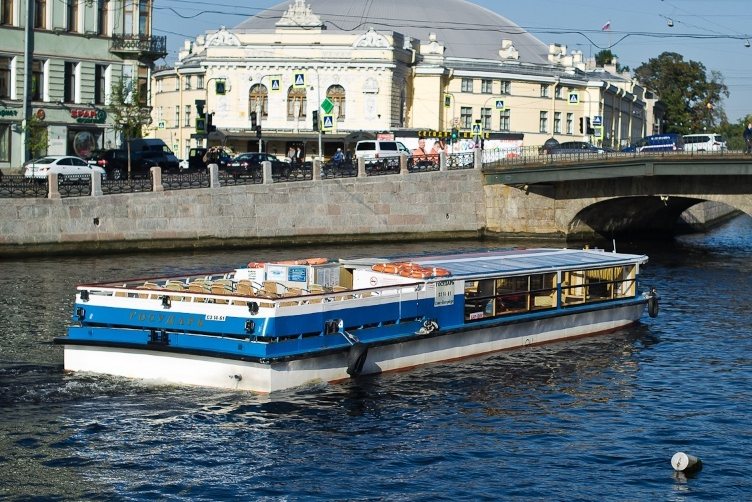 Теплоход «Государь» идёт по каналам Петербурга — фото 16