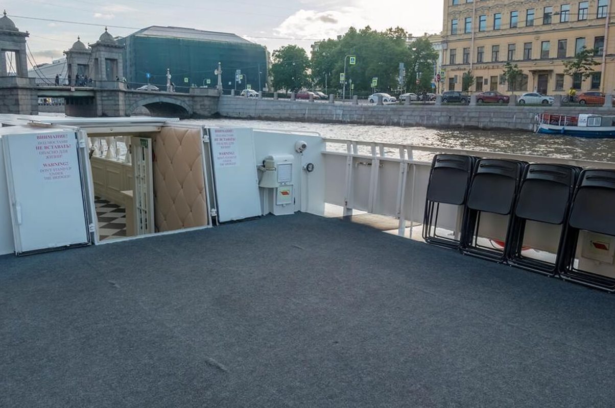 Теплоход «Грация» у причала — прокат в СПб — фото 14