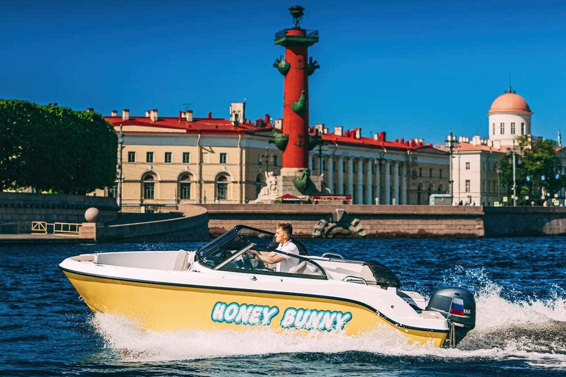 Катер «Хани Банни / Honey Bunny» у причала — прокат в СПб — фото 14