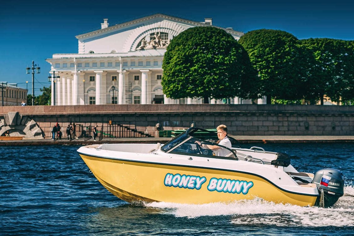 Снять катер «Хани Банни / Honey Bunny» на час в Санкт-Петербурге — фото 15