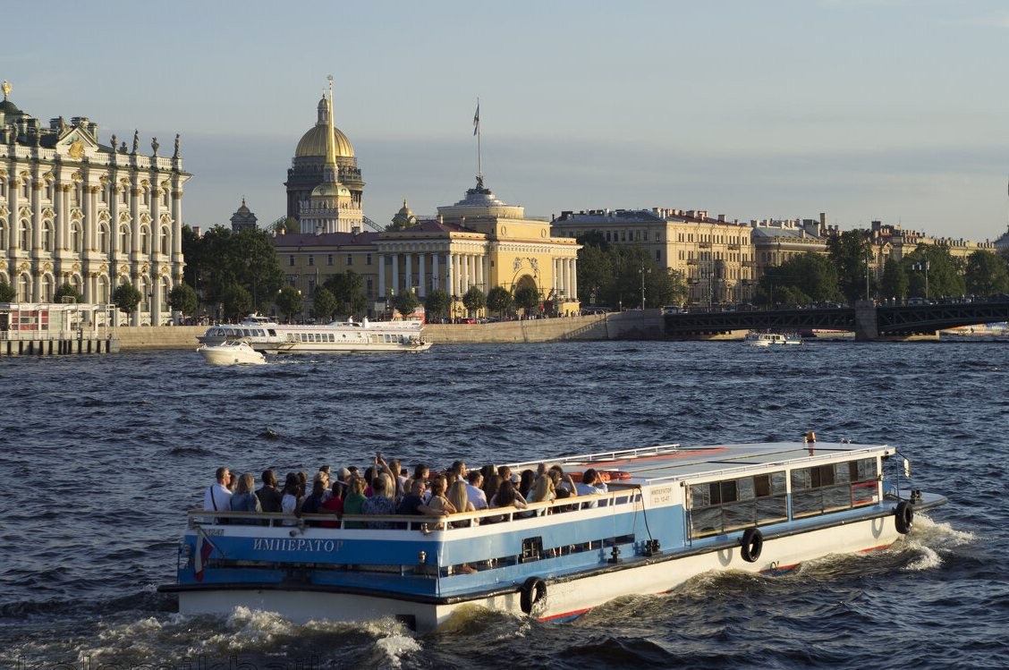Теплоход «Император» у причала — прокат в СПб
