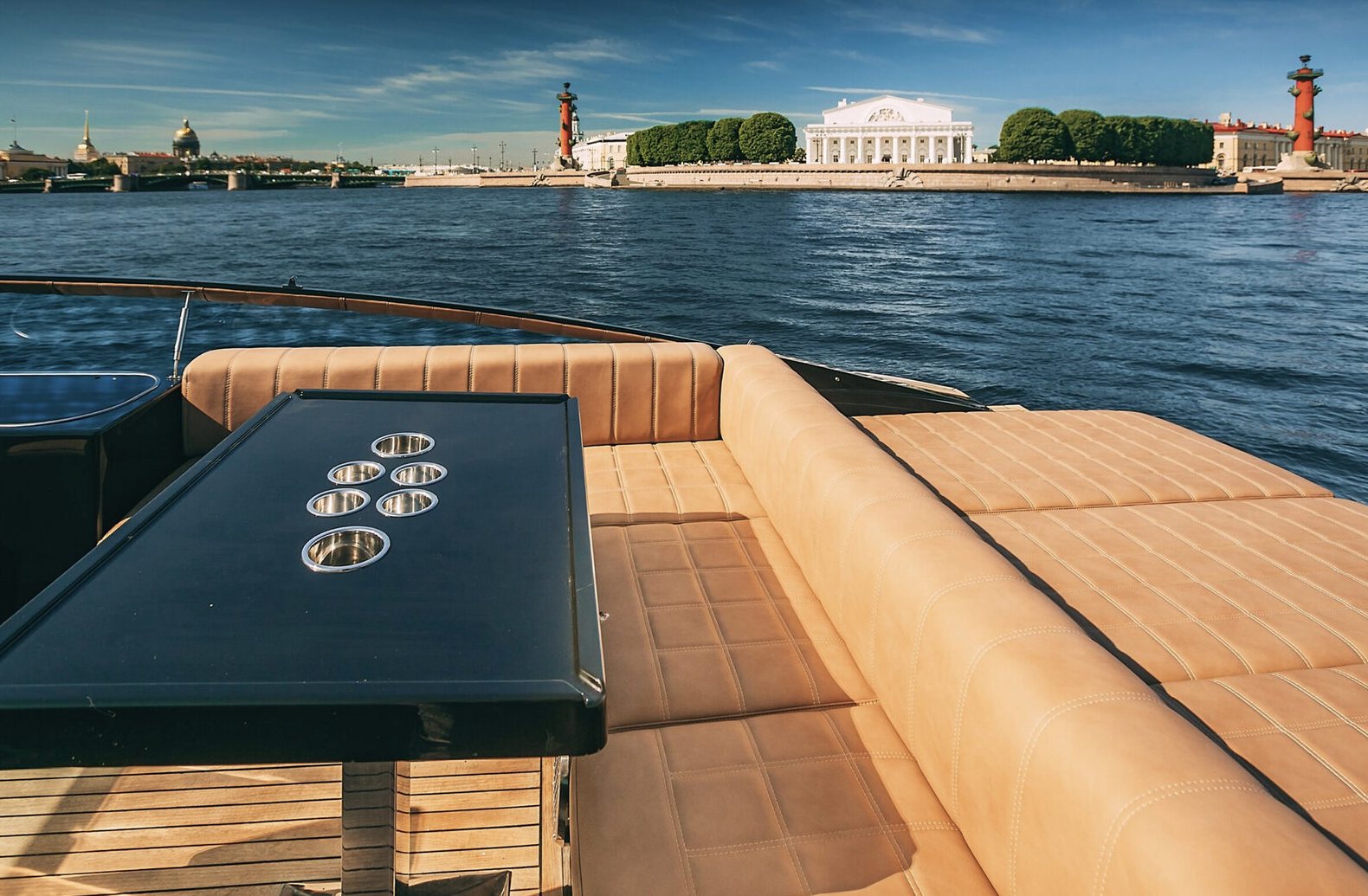 Водная экскурсия на катере «Интеллигент» — Северная Венеция