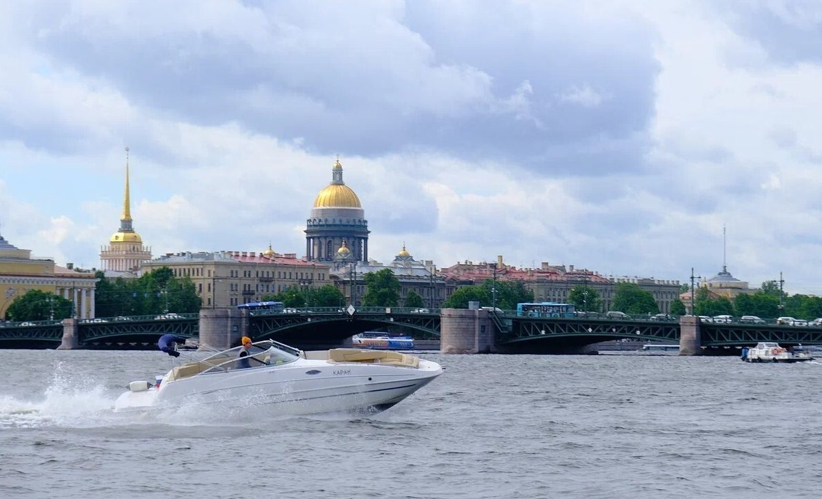 Водная экскурсия на катере «Кабан» — Северная Венеция