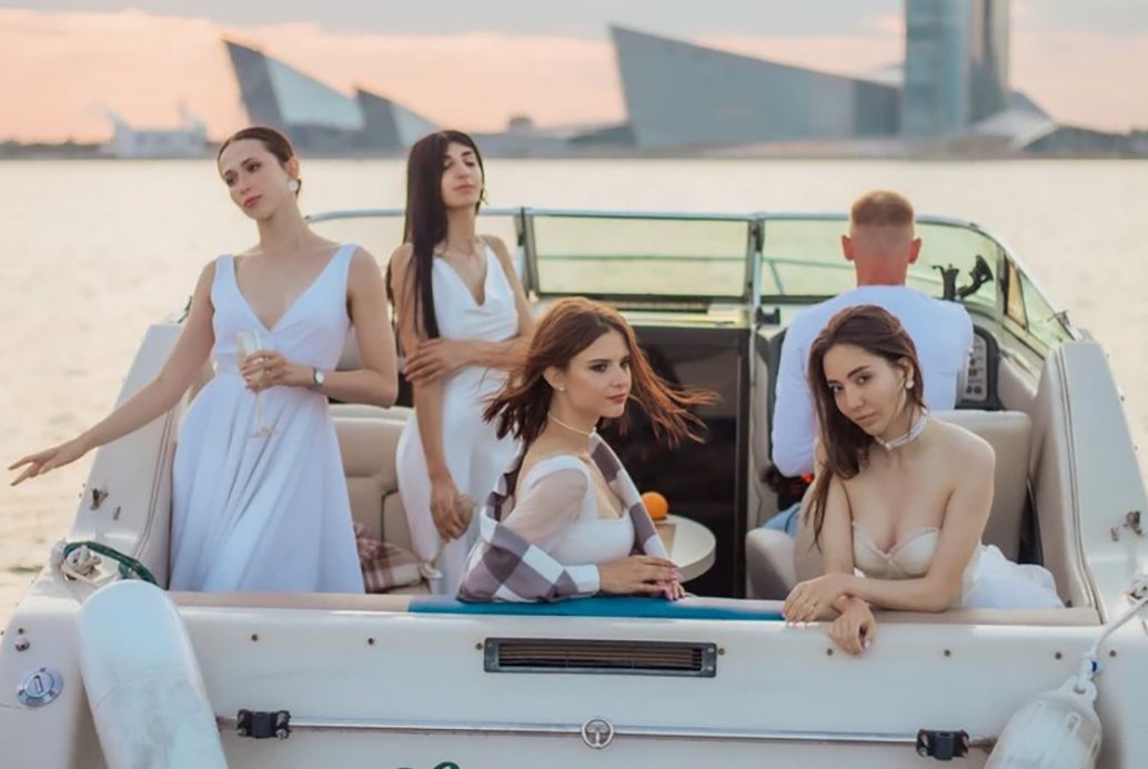 Прокат катера «Катюша» на закате в СПб
