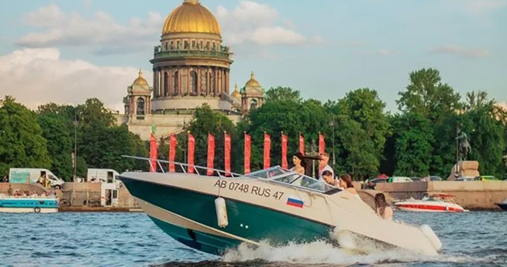 Катер «Катюша» у причала — прокат в СПб