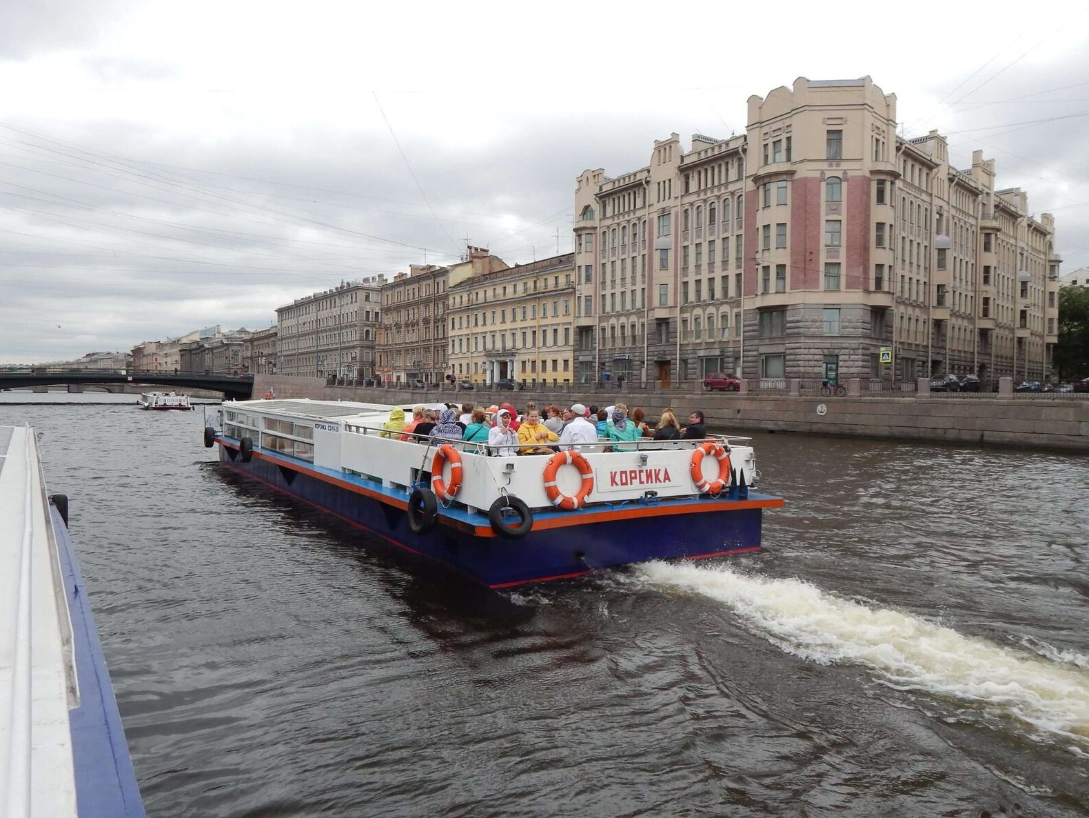 Теплоход «Корсика» у причала — прокат в СПб