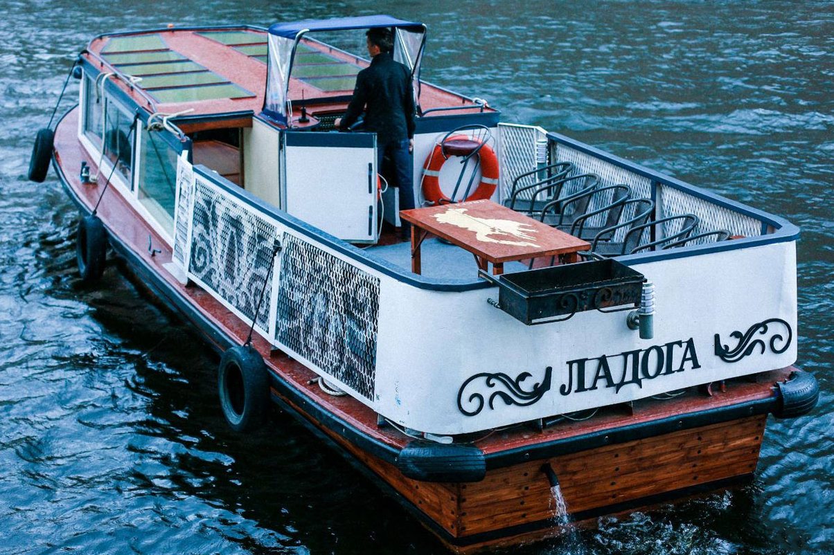 Теплоход «Ладога» идёт по каналам Петербурга — фото 16
